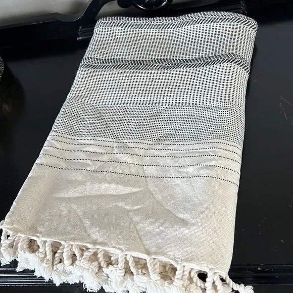 THE BARINE THROW